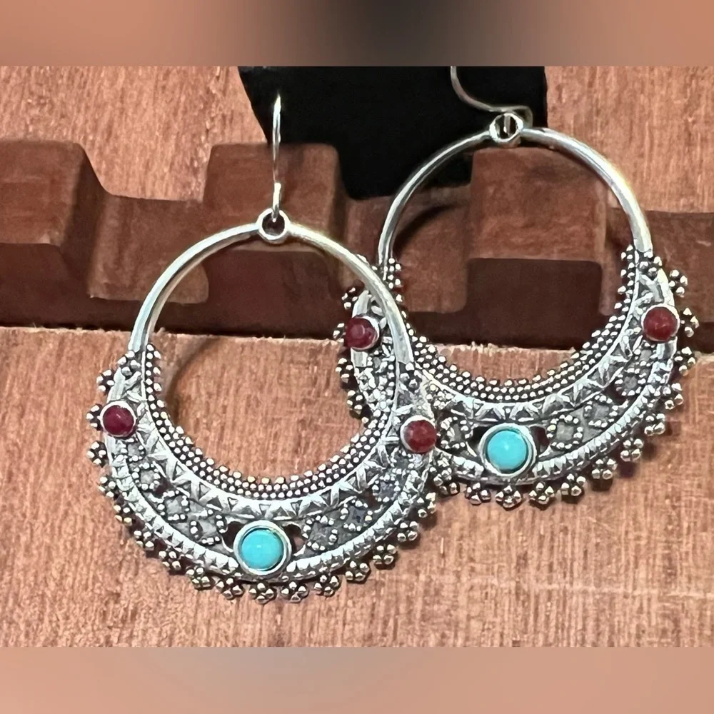 Beautiful pair of Boho earrings, BN!